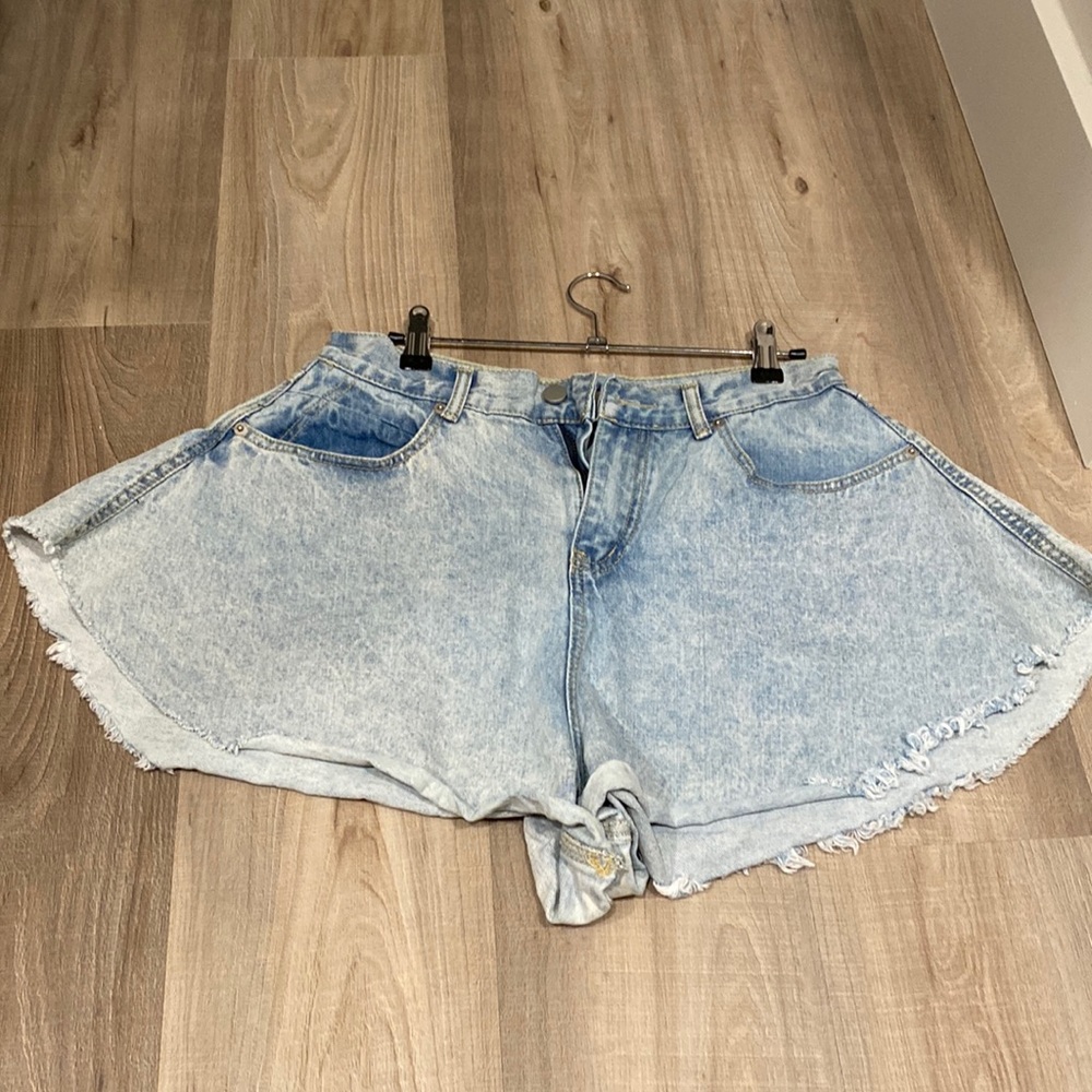 Trendy jean shorts from revolve